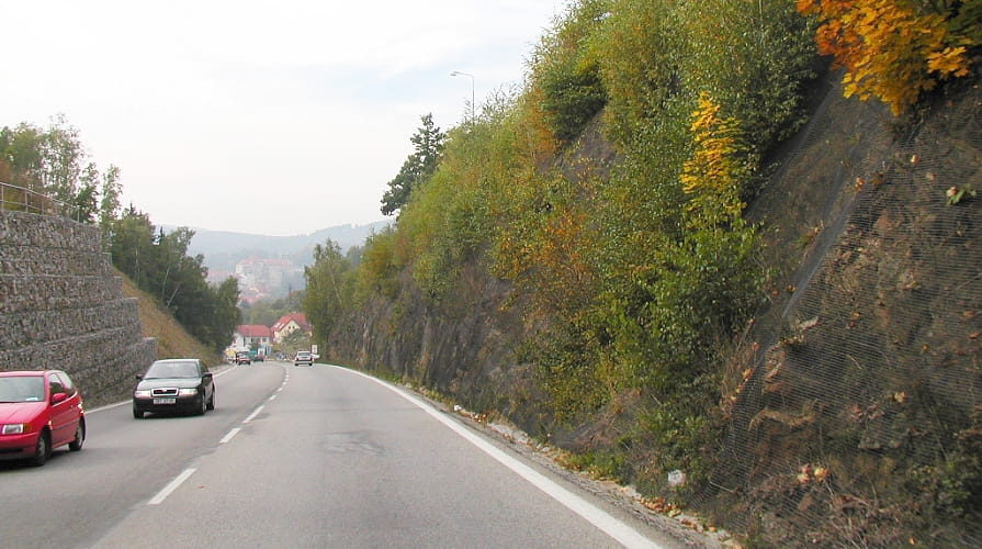 Geogitter an Felswänden