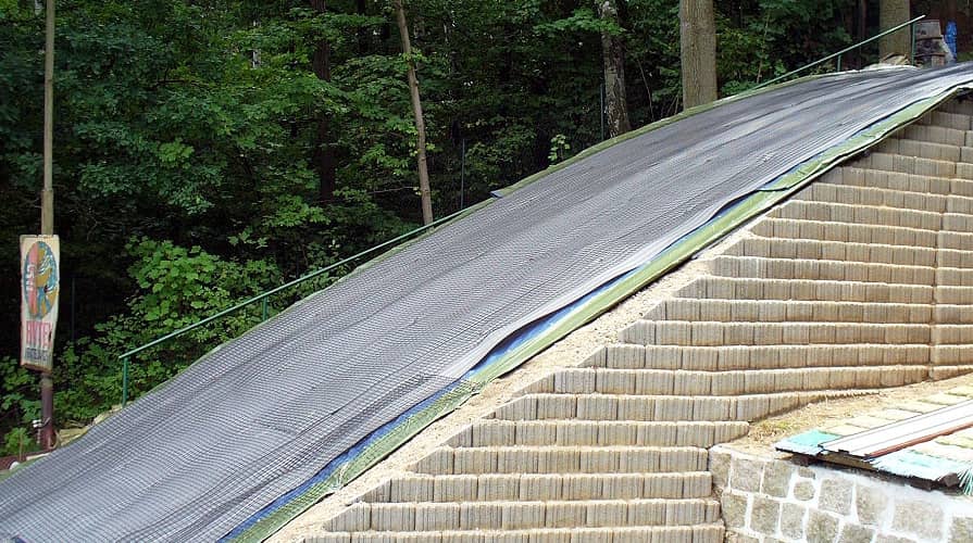 Geogitter auf Skisprungschanze